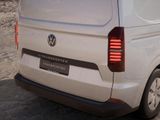 VW NFZ e-Transporter Kastenwagen mit L-Trennwand Motor: BEV 160 kW 64 kWh Getriebe: 1-Gang-Automatikgetriebe Radstand: 3100 mm