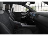 MERCEDES-BENZ GLA 200 AMG NIGHT SPUR DISTR PANO AHK 360 PDC