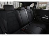 MERCEDES-BENZ GLA 200 d // AMG SPUR AHK KAMERA PDC SHZ MULTI