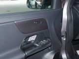 MERCEDES-BENZ GLA 180 NIGHT PROGRESSIVE 360 AHK DISTR KAMERA