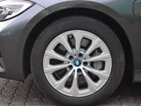 BMW 330e Touring AHK Head-Up