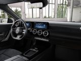 MERCEDES-BENZ A 200 // AMG DISTR KAMERA SPUR PDC SHZ