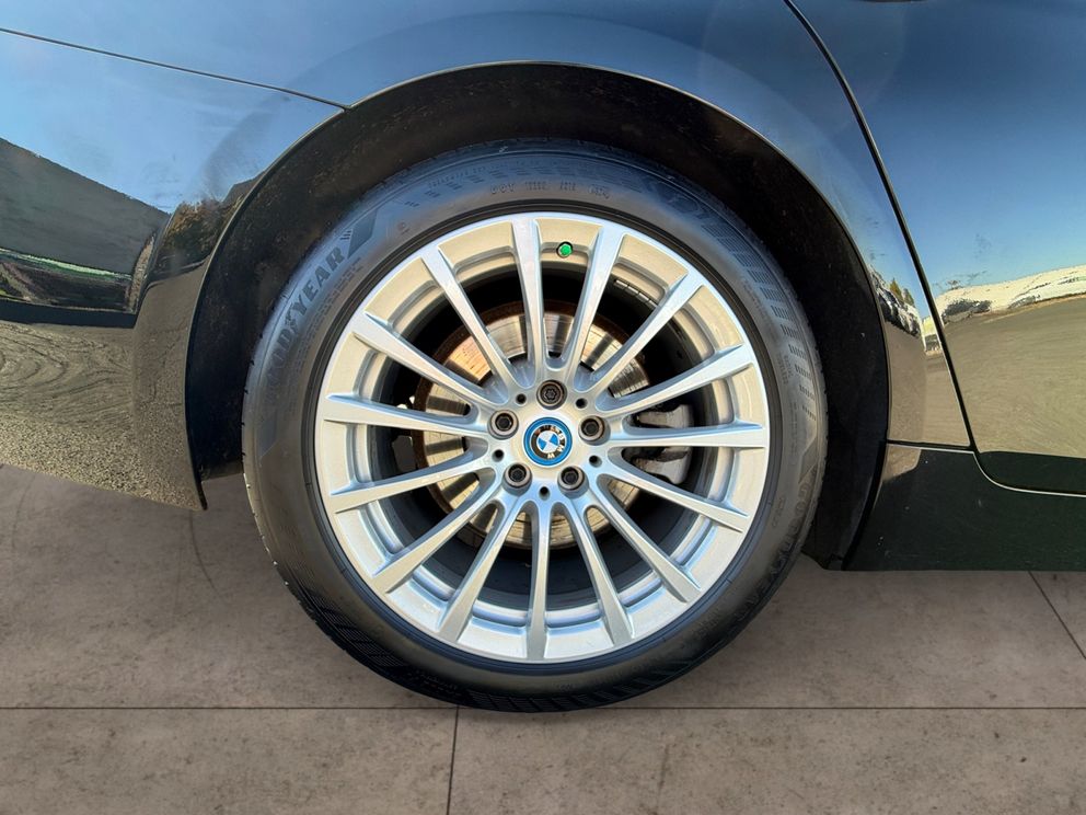 BMW 530 e Touring SHZ+AHK+AppleCarplay+Temp DW 0,5%