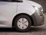 VW NFZ e-Transporter Kastenwagen mit L-Trennwand Motor: BEV 160 kW 64 kWh Getriebe: 1-Gang-Automatikgetriebe Radstand: 3100 mm