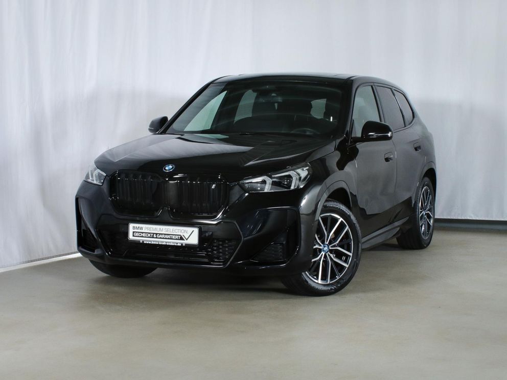 BMW iX1 xDrive 30 M Sport Pano Memory LED