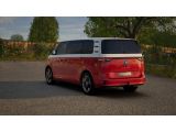 VW ID. Buzz Pro langer Radstand Motor: 210 kW (286 PS) 86 kWh Getriebe: 1-Gang-Automatikgetriebe Radstand: 3239 mm LR