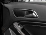 MERCEDES-BENZ GLA 180 Sport Utility Vehicle AHK PDC SHZ