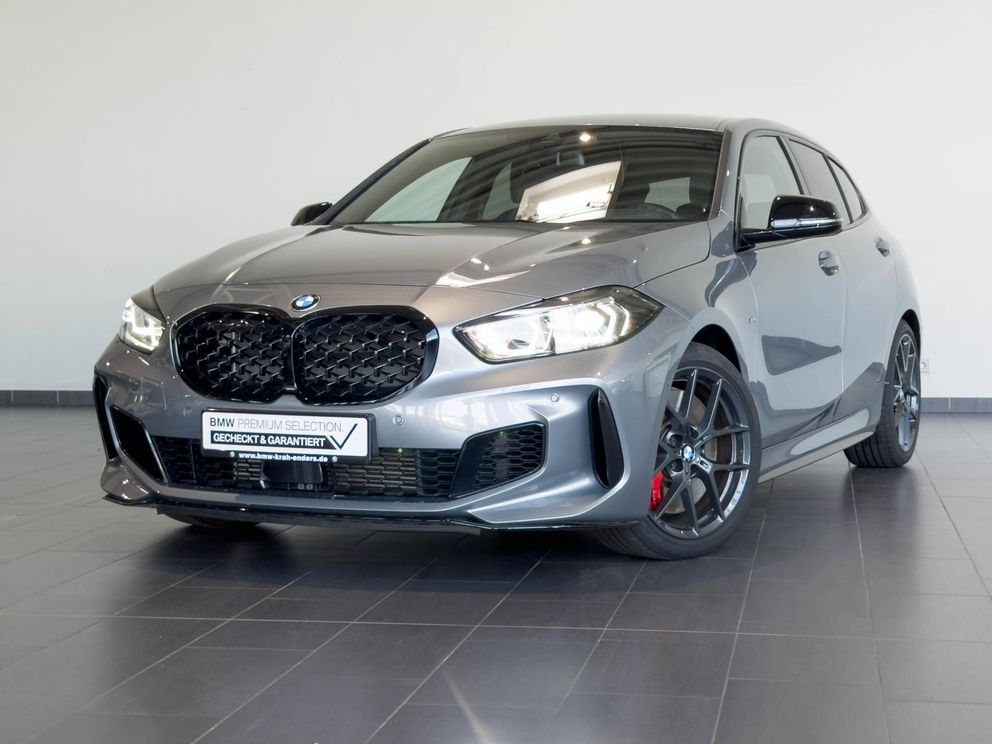 BMW M135 i xDrive Ed. Colorvision Preisvorteil 20.550 €