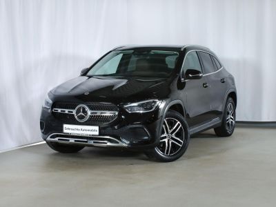MERCEDES-BENZ GLA 200 d AHK LED ACC NAVI Kamera Pano Sportsitz