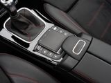 MERCEDES-BENZ CLA 200 Coupé AMG KAMERA PANO SPUR PDC SHD SHZ