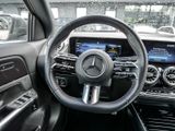 MERCEDES-BENZ GLA 200 d // AMG Navi LED Distr Spur PDC AHK