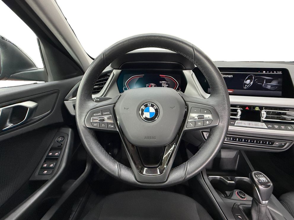 BMW 116 d Modell Advantage SHZ+LED+PDC+HUD+Navi