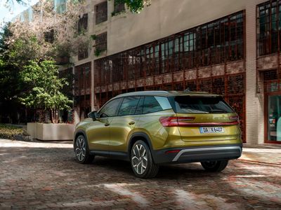 Frontansicht des neuen Skoda Kodiaq Selection in markantem Design mit markanter Lichtsignatur und robuster SUV-Silhouette.