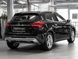 MERCEDES-BENZ GLA 180 Sport Utility Vehicle AHK PDC SHZ
