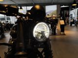TRIUMPH Bonneville Bobber Black Heckumbau+Auspuff