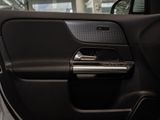 MERCEDES-BENZ GLA 180 d // PROGRESSIVE AHK KAMERA SPUR PDC SHZ