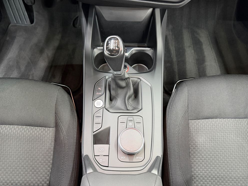 BMW 116 d Modell Advantage SHZ+LED+PDC+HUD+Navi