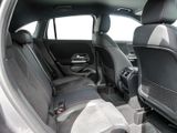 MERCEDES-BENZ GLA 200 d // AMG Navi LED Distr Spur PDC AHK