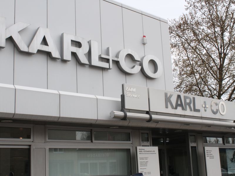 Karl+Co Schriftzug
