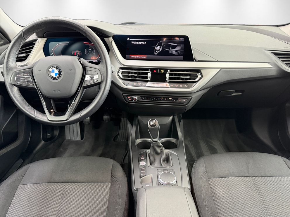 BMW 116 d Modell Advantage SHZ+LED+PDC+HUD+Navi