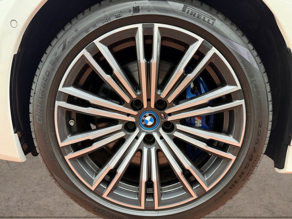 BMW 330 e Touring M Sport AHK+SHZ+LED+HIFI DW 0,5%