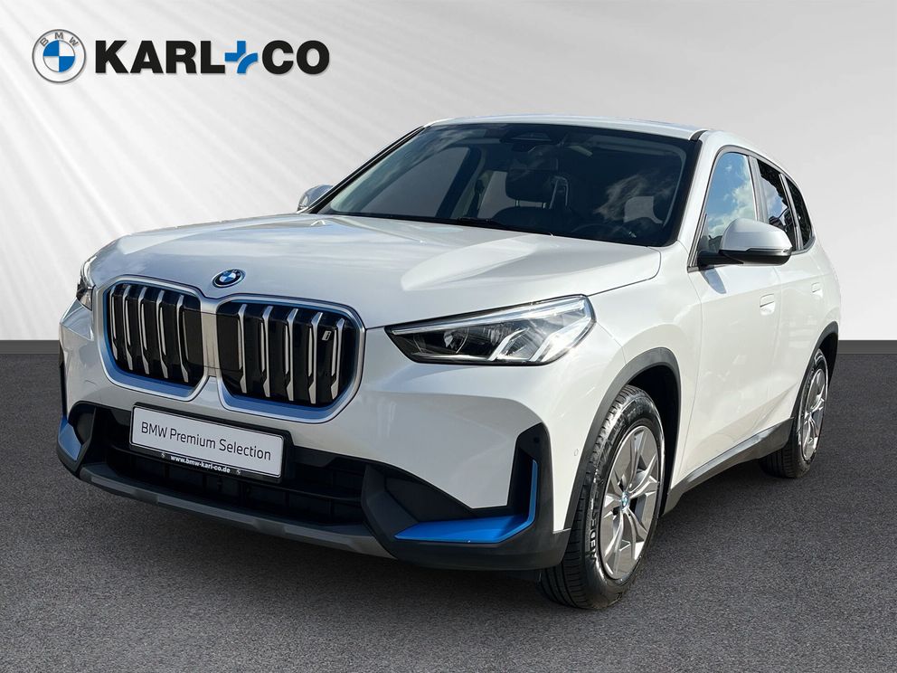 BMW iX1 xDrive30 Panorama LED SHZ Sportsitze DAB