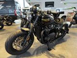 TRIUMPH Bonneville Bobber Black Heckumbau+Auspuff