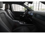 MERCEDES-BENZ GLA 200 // KAMERA SPUR PDC SHZ