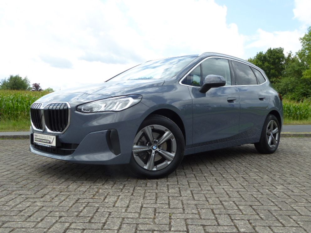 BMW 218 Active Tourer i Navi LED Harman Kardon Rückfahrkamera