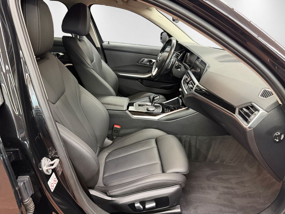 BMW 330 i xDrive Touring Sport Line Memoy+Navi+SHZ