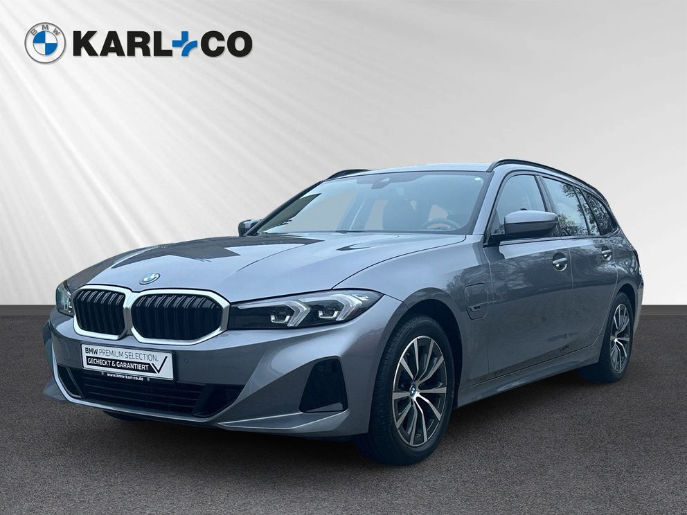 BMW 330 e xDrive Touring AHK PDC v+h Driving Assistant