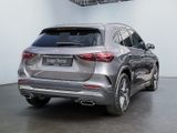 MERCEDES-BENZ GLA 200 d // AMG Navi LED Distr Spur PDC AHK