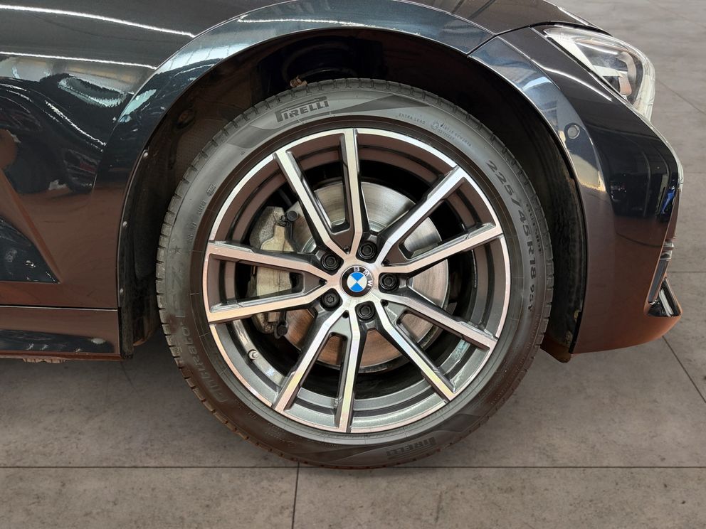 BMW 330 i xDrive Touring Sport Line Memoy+Navi+SHZ