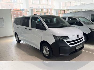 VW Transporter Kombi Motor: 2,0 l TDI 125 kW Getriebe: 8-Gang-Automatikgetriebe Radstand: 3500 mm LR