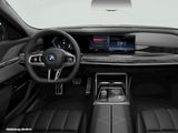 BMW M760e xDrive Limousine