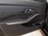 BMW 318 dMSport+AHK+Navi+RFK+LED+Induktionsladen+PDCv+h