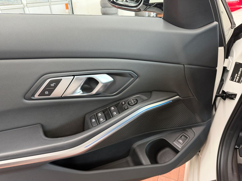 BMW 318 i Touring M Sport Temp+SHZ+PDC+Shadow-Line