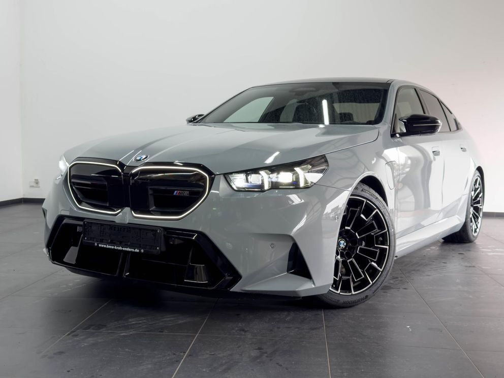 BMW M5 Limousine Hybrid Driving + Parking Ass. Prof. 0,5 %