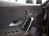 MERCEDES-BENZ A 200 d AMG NIGHT SPUR PANO DISTR KAMERA PDC