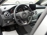 MERCEDES-BENZ GLA 180  PDC SHZ
