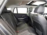 BMW 330 i touring Luxury Line DISTR PANO SPUR PDC