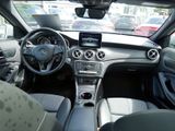 MERCEDES-BENZ GLA 180  KAMERA PANO SPUR PDC SHD SHZ