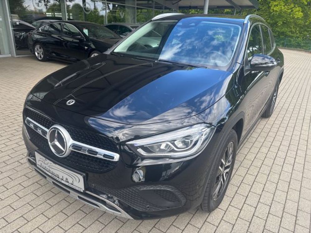 MERCEDES-BENZ GLA 220 d 4Matic
