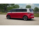 VW ID. Buzz Pro langer Radstand Motor: 210 kW (286 PS) 86 kWh Getriebe: 1-Gang-Automatikgetriebe Radstand: 3239 mm LR