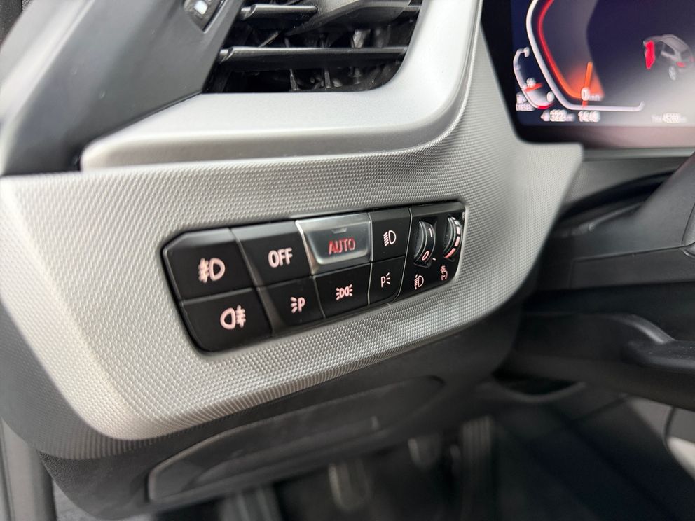 BMW 116 d Modell Advantage SHZ+LED+PDC+HUD+Navi