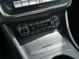 MERCEDES-BENZ GLA 180  KAMERA PANO SPUR PDC SHD SHZ