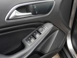 MERCEDES-BENZ GLA 180  PDC SHZ