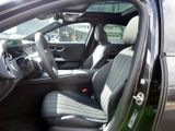 MERCEDES-BENZ E 300 de 4MATIC T-Modell mit EQ Hybrid Technologie
