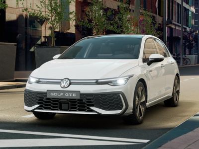 VW Golf GTE 1.5 eHybrid PANO+NAVI+SITZHZ+ACC+PDC
