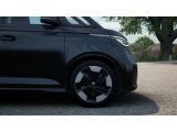 VW ID. Buzz Pro langer Radstand Motor: 210 kW (286 PS) 86 kWh Getriebe: 1-Gang-Automatikgetriebe Radstand: 3239 mm LR
